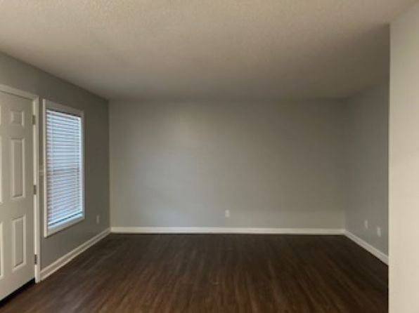 3000 Carriage Ln APT 8