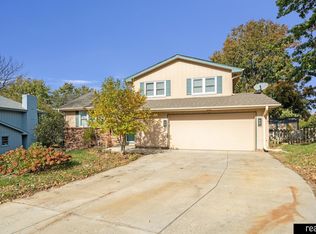 1002 Cumberland Ct, Papillion, NE 68046