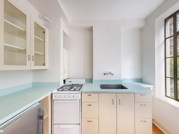 333 West 56th Street image 5 of 7