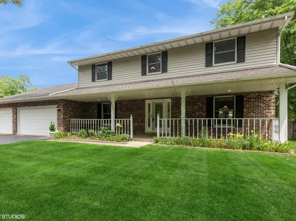 672 W Hillcrest Rd, Palatine, IL 60074