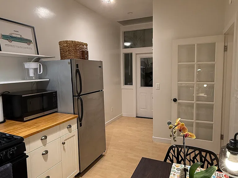 Eat-in Kitchen