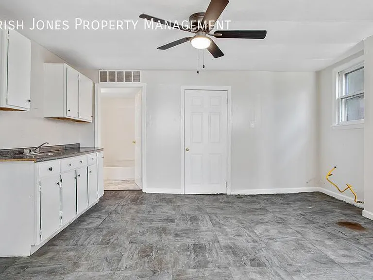 935 Niagara St #4 — Photo 3
