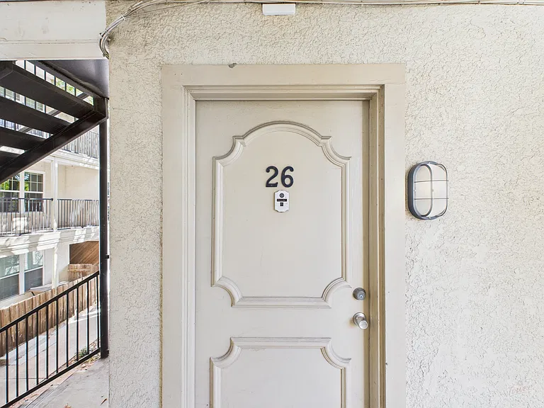 910 Duncan Ln — Photo 8