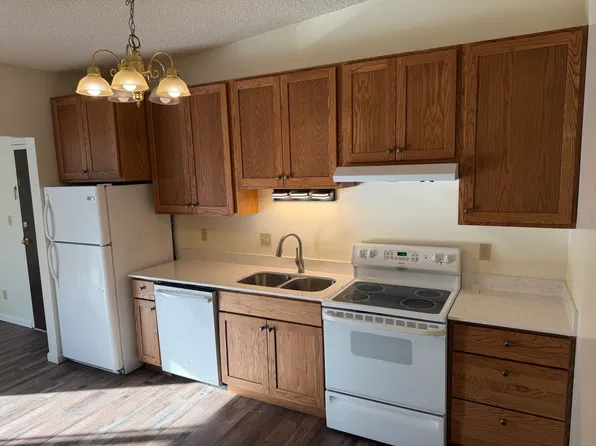 701 W Maple Ave APT 11, Norfolk, NE 68701