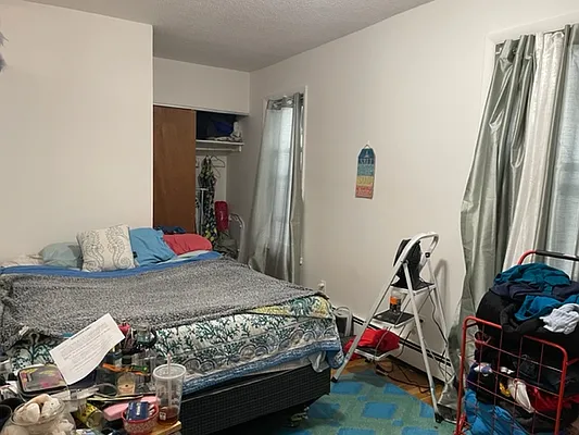 Rented by Alexiou Realty | media 8