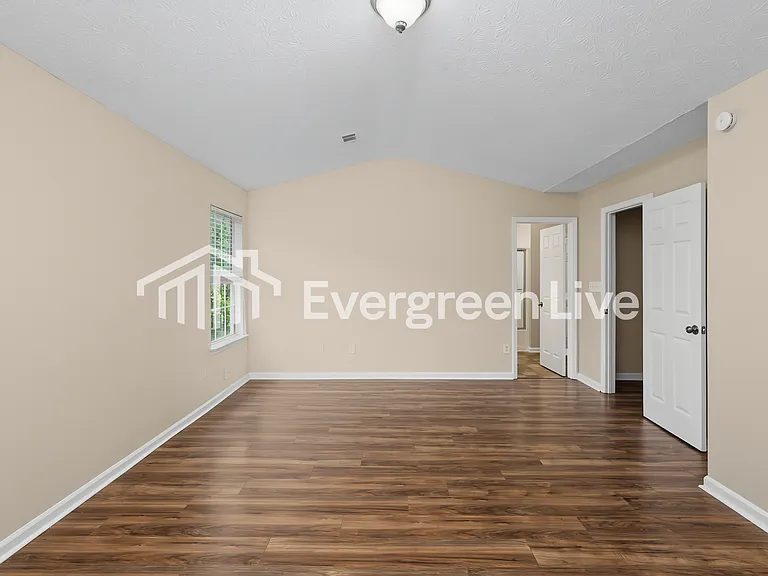 6718 Roscommon Dr — Photo 8