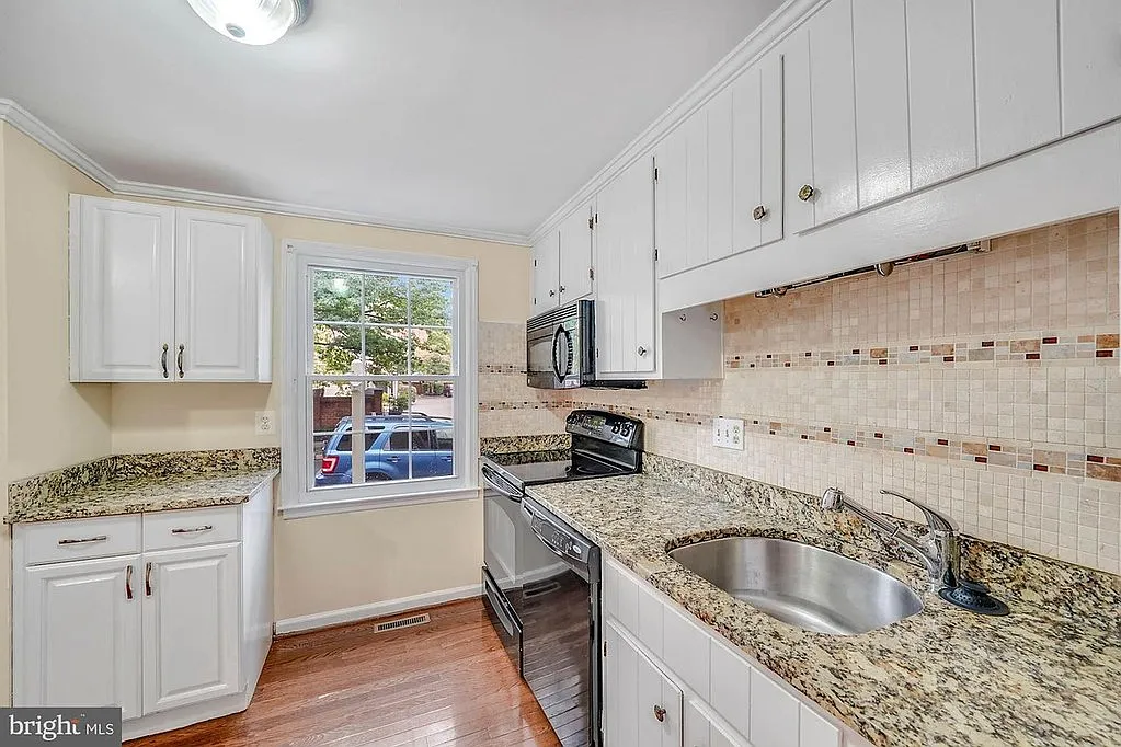4 bed, $1,650 — Photo 2