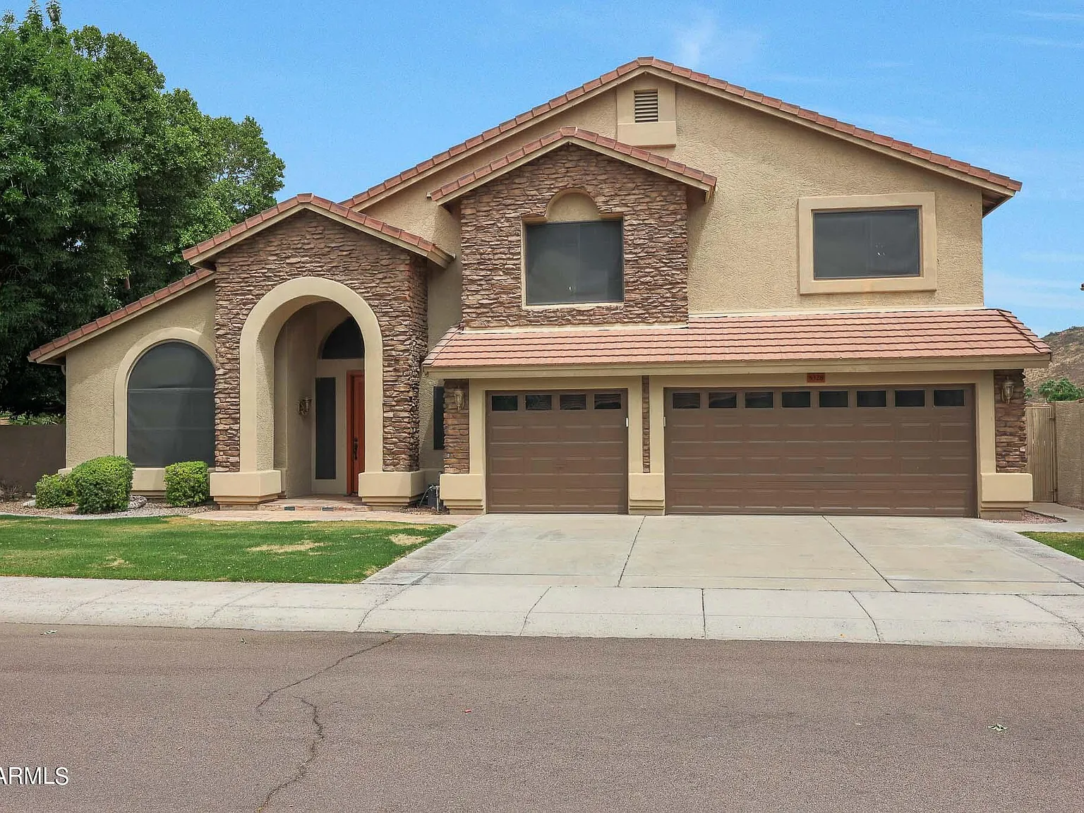 4 bed, 2.5 bath, 3314 sqft, $5,095 — Photo 1