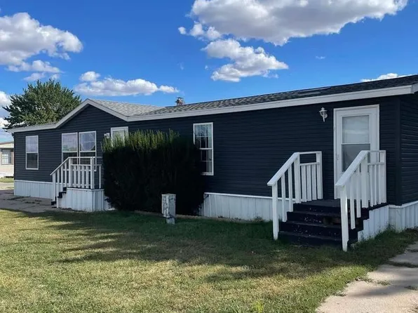 114 Kingston Dr, Hastings, NE 68901