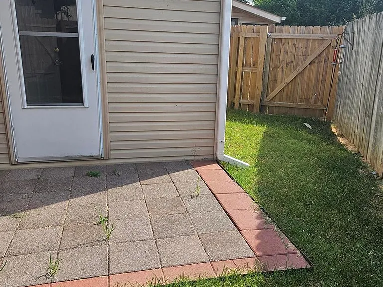 2711 Greenbriar Dr #A — Photo 17