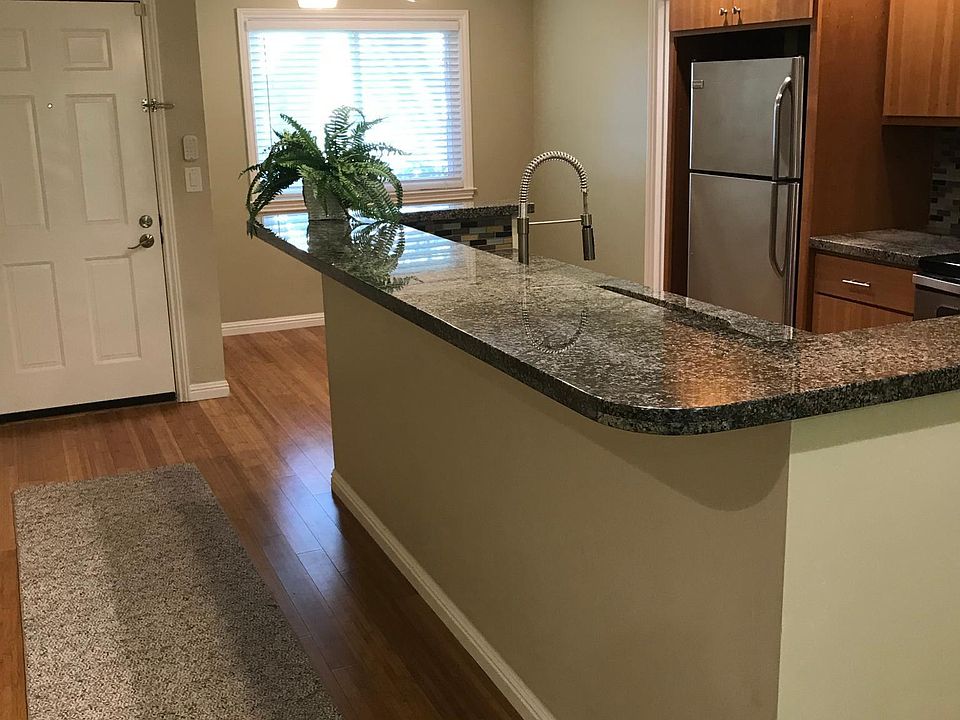 Entry/kitchen/dining area