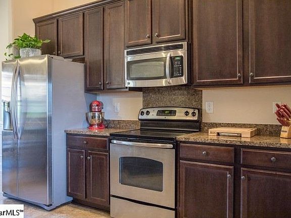 5th image of 445 Jewelwood Dr