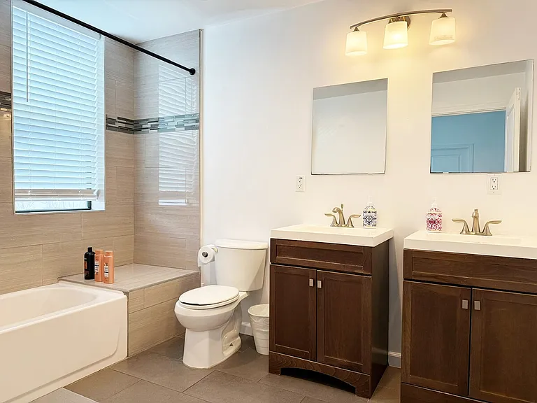 137 W 6th St #201 — Photo 9