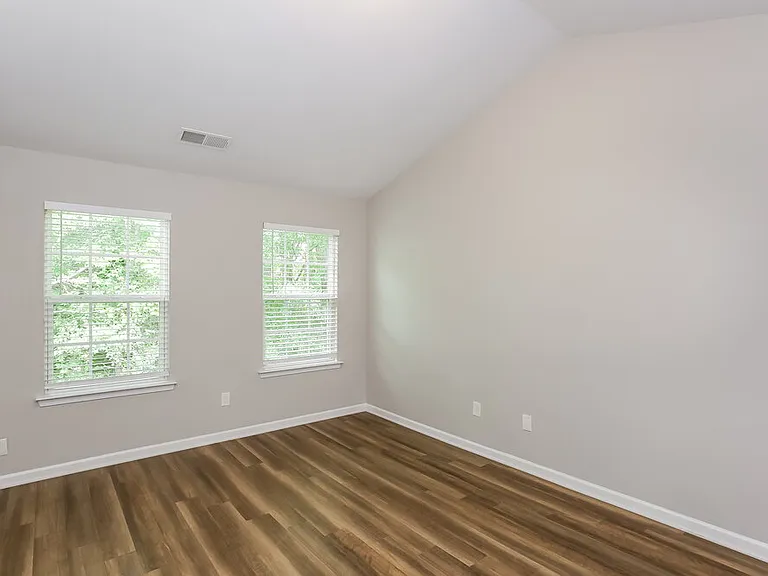 3832 Glory St — Photo 10