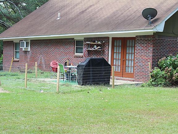 5th image of 635 Allen Rd