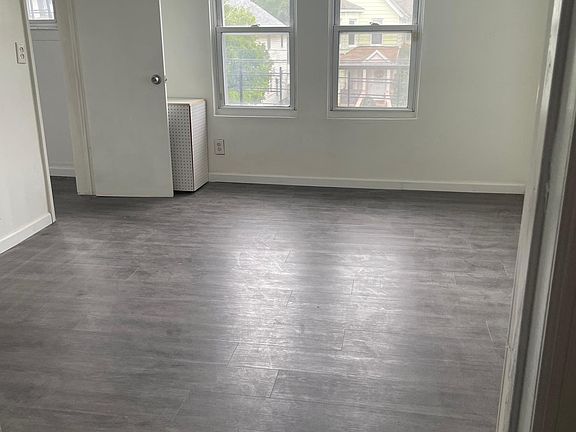 5th image of 78 Lockman Ave #2
