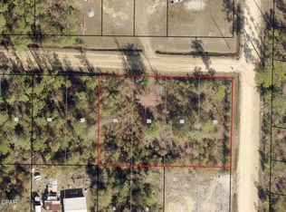 17517 Center Dr, Fountain, FL 32438