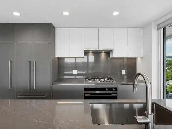 2135 Springer Ave #1506, Burnaby, BC V5B 3N1