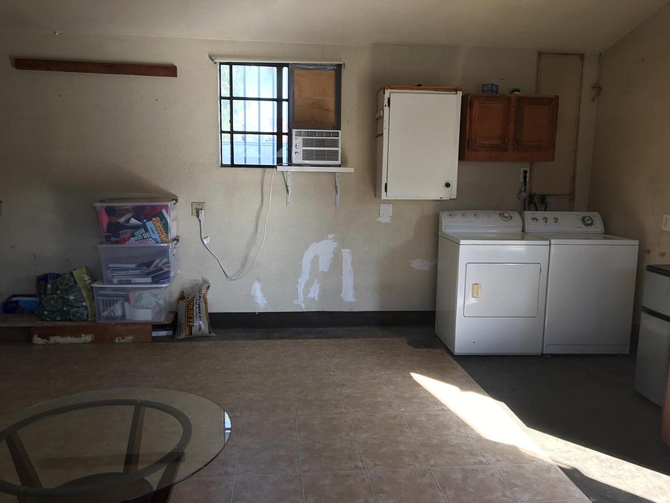 2nd image of 11836 Roseglen St
