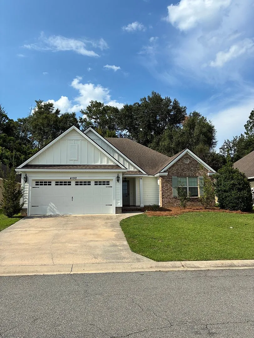 3 Bedroom/2 Bath home in North Lowndes Nelson Hill Subdivision — Photo 1