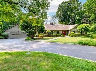 40 Caprice Dr, Stamford, CT 06902