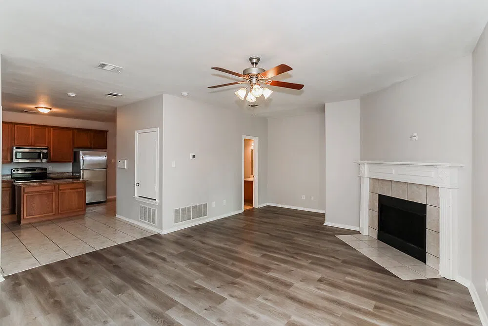 3 bed, 2.0 bath, 1944 sqft, $2,235 — Photo 4