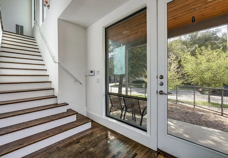 2522 N Henderson Ave #3 — Photo 3