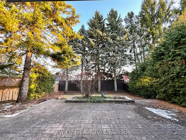 92 Breckonwood Cres — Photo 13