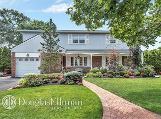 1045 Chestnut St, Valley Stream, NY 11580