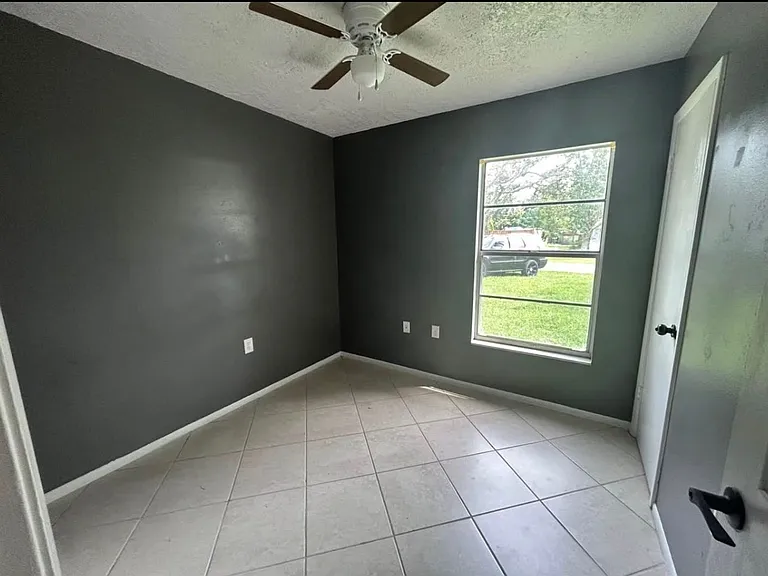 336 Riviera Dr #100 — Photo 7