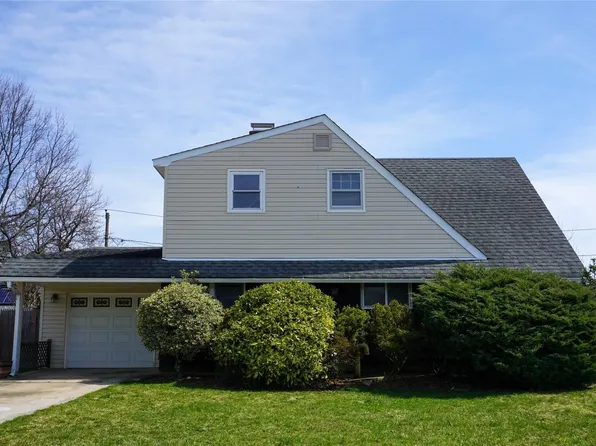 25 Raspberry Lane, Levittown, NY 11756