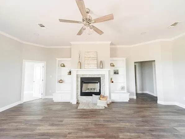 900 Bell Rd S, Iowa Park, TX 76367