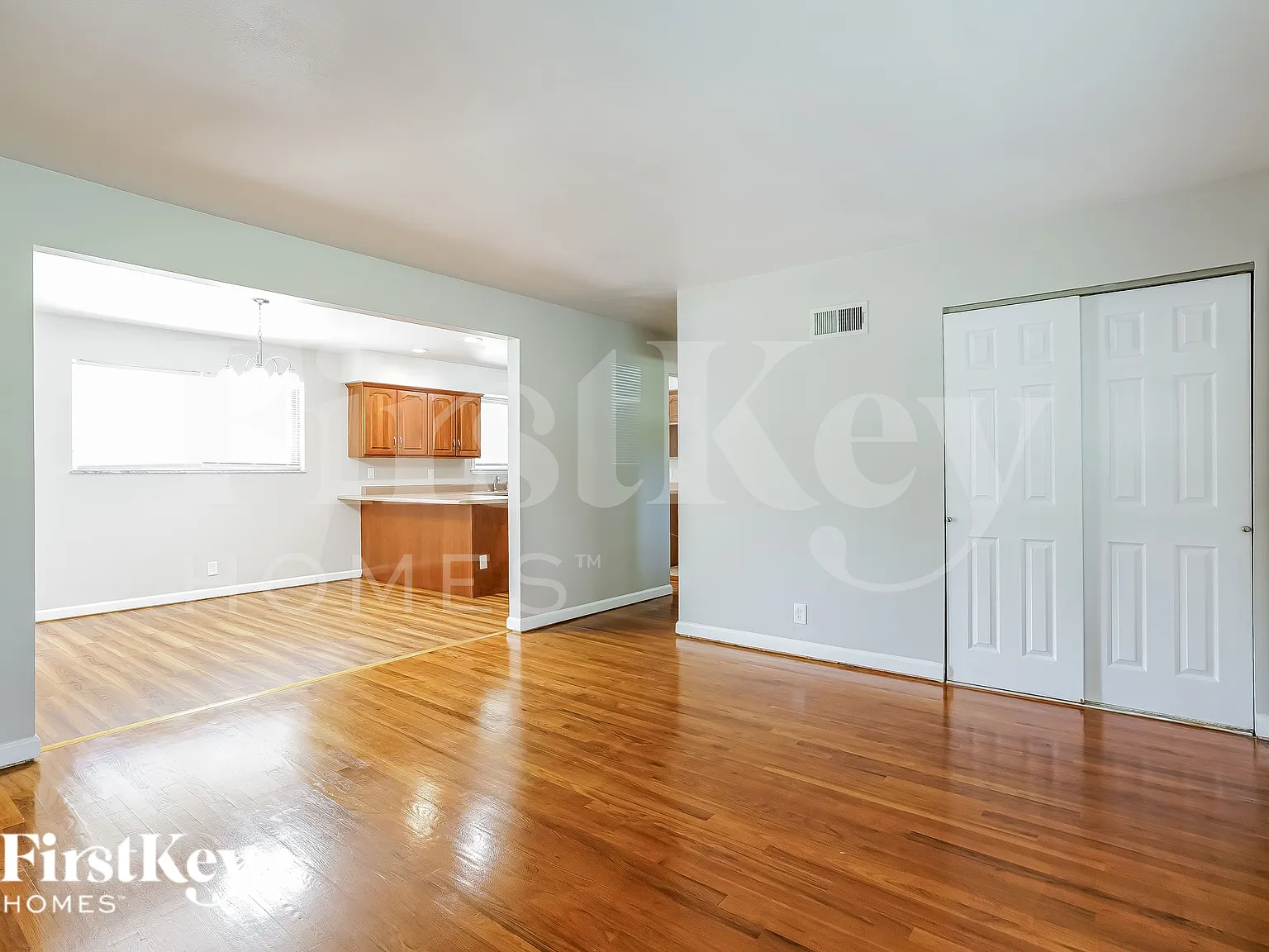 3 bed, 2.0 bath, 2000 sqft, $2,150 — Photo 4
