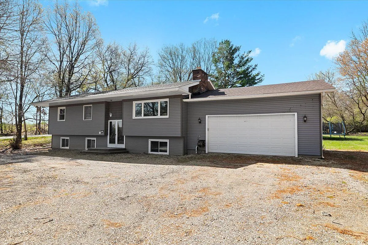2810 Jewell Rd photo 1