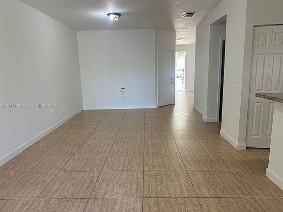 4th image of 10717 NW 75th Ter