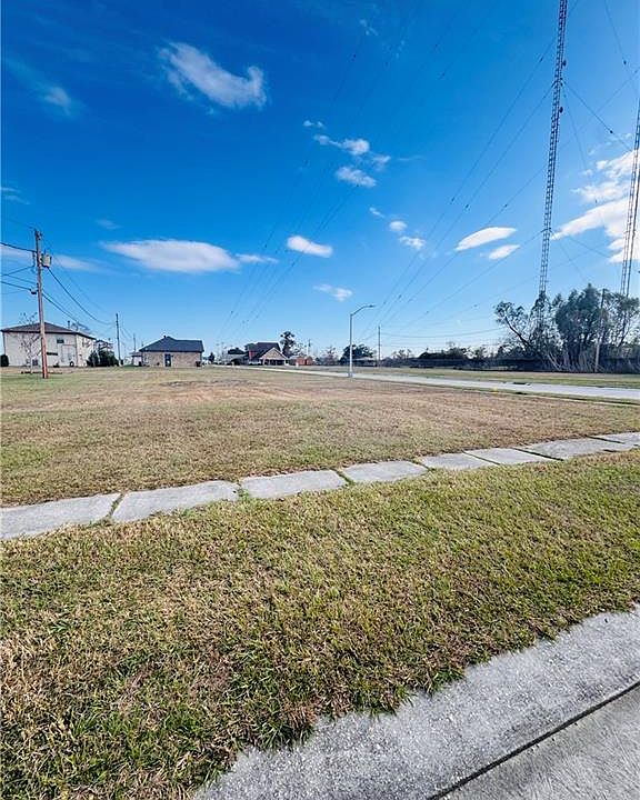 1st image of 605 Daryl Dr