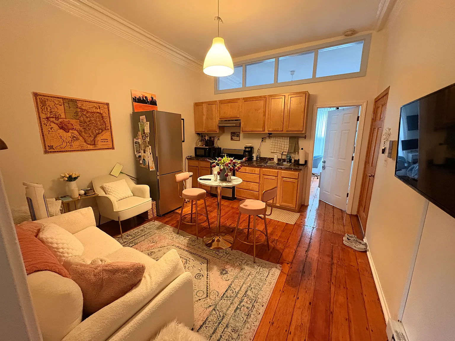 2 bed, 700 sqft, $3,500 — Photo 1