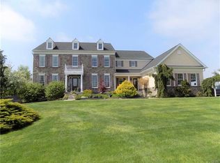 581 Rockbridge Rd, Nazareth, PA 18064