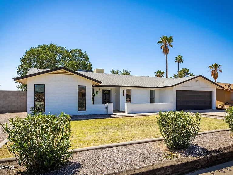 855 E Viola St — Photo 40