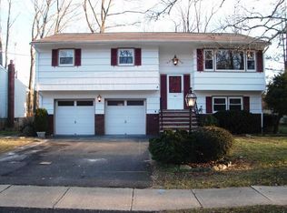 4 Canterbury Dr, Scotch Plains, NJ 07076