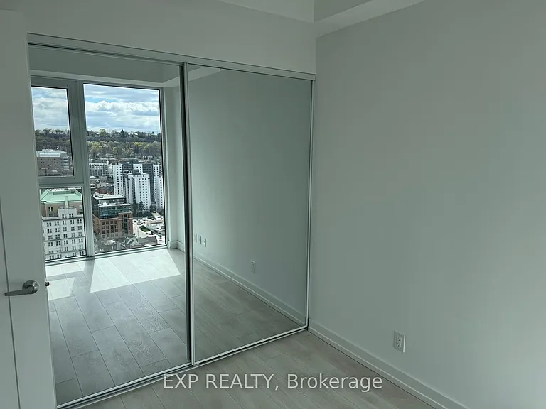75 James St S #2513 — Photo 18