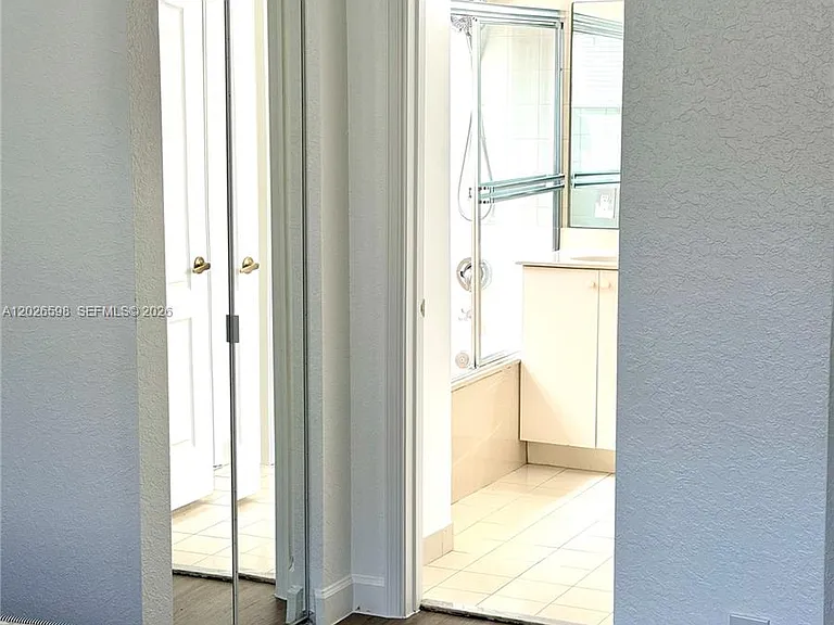 3951 NE 11th Dr — Photo 11