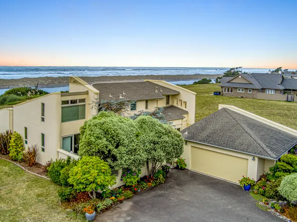 2822 Sandpointe Dr, McKinleyville, CA 95519