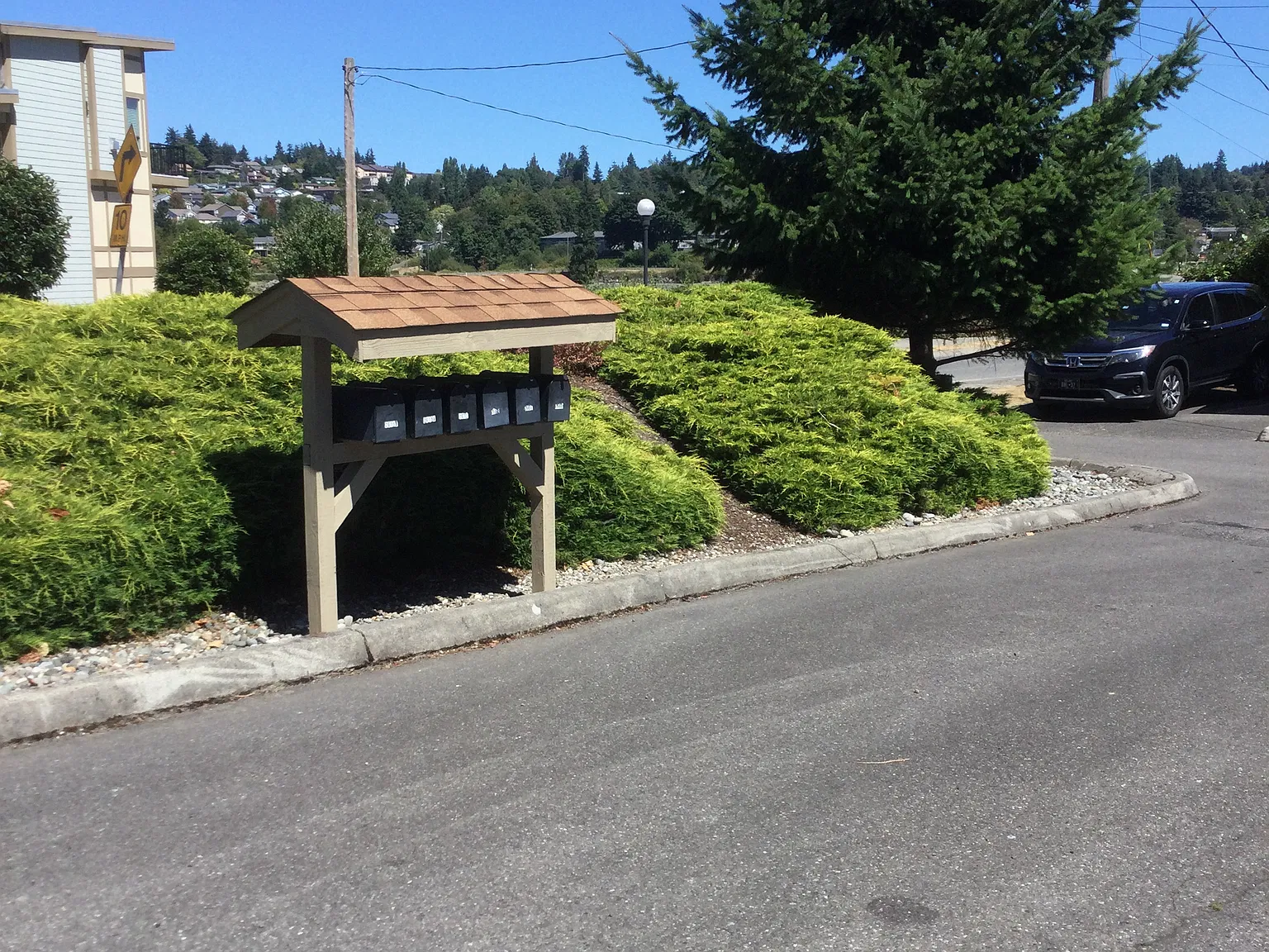 3 bed, 1.5 bath, 1232 sqft, $2,150 — Photo 2