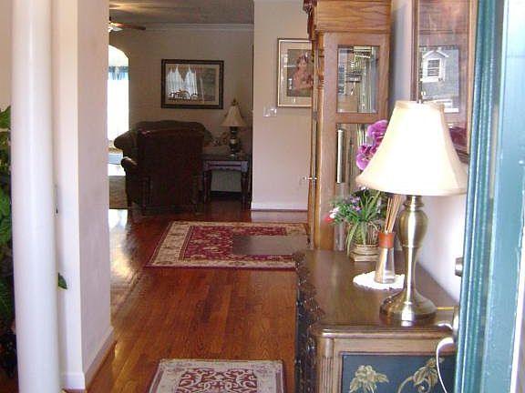 3rd image of 36 Pondview Ct