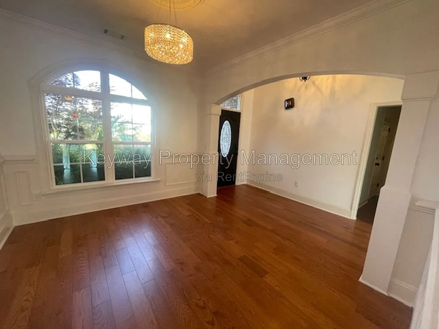 4 bed, 3.0 bath, 3607 sqft, $2,500 — Photo 2