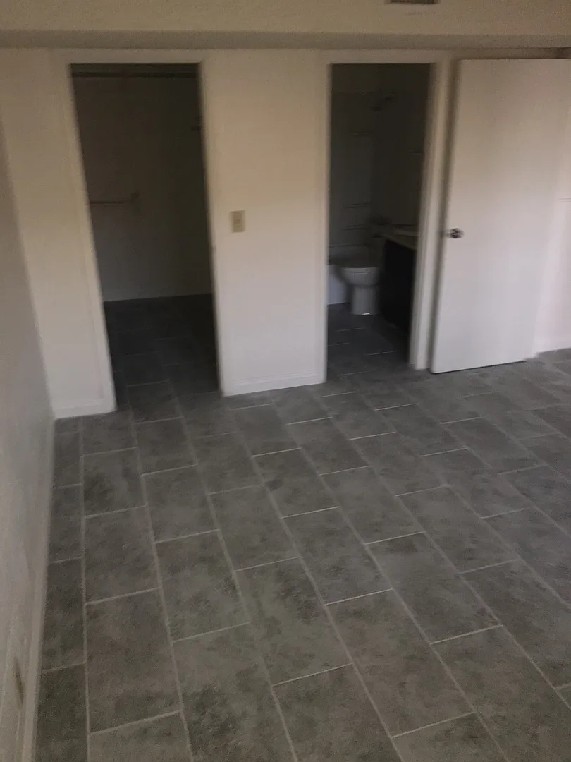 Available 1 Bedroom Condo In Central Las Vegas — Photo 3