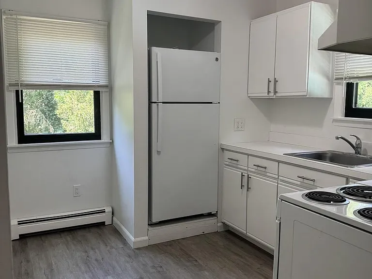 27 Stuart Dr — Photo 7