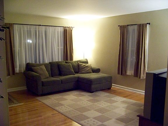 5th image of 9109 Huron Ave
