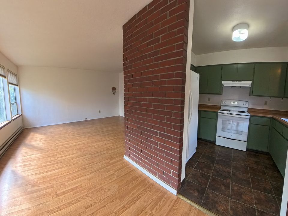 2nd image of 190 Jessica Ln